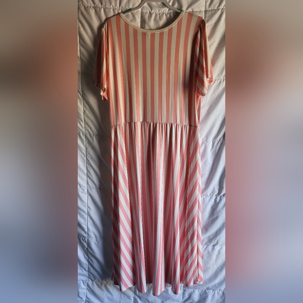 LuLaRoe Riley 3XL - Picture 2 of 6